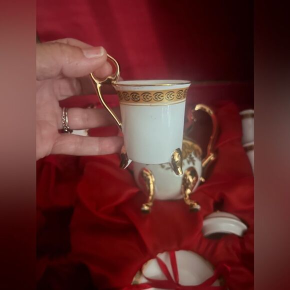 Vintage Used Fine China Tea Set 5 cups 5 plates and tea pot with lid beautiful - Picture 8 of 11